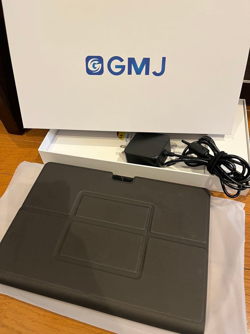 GM Japanの 2in1ノートパソコン　GMJ-10-128型