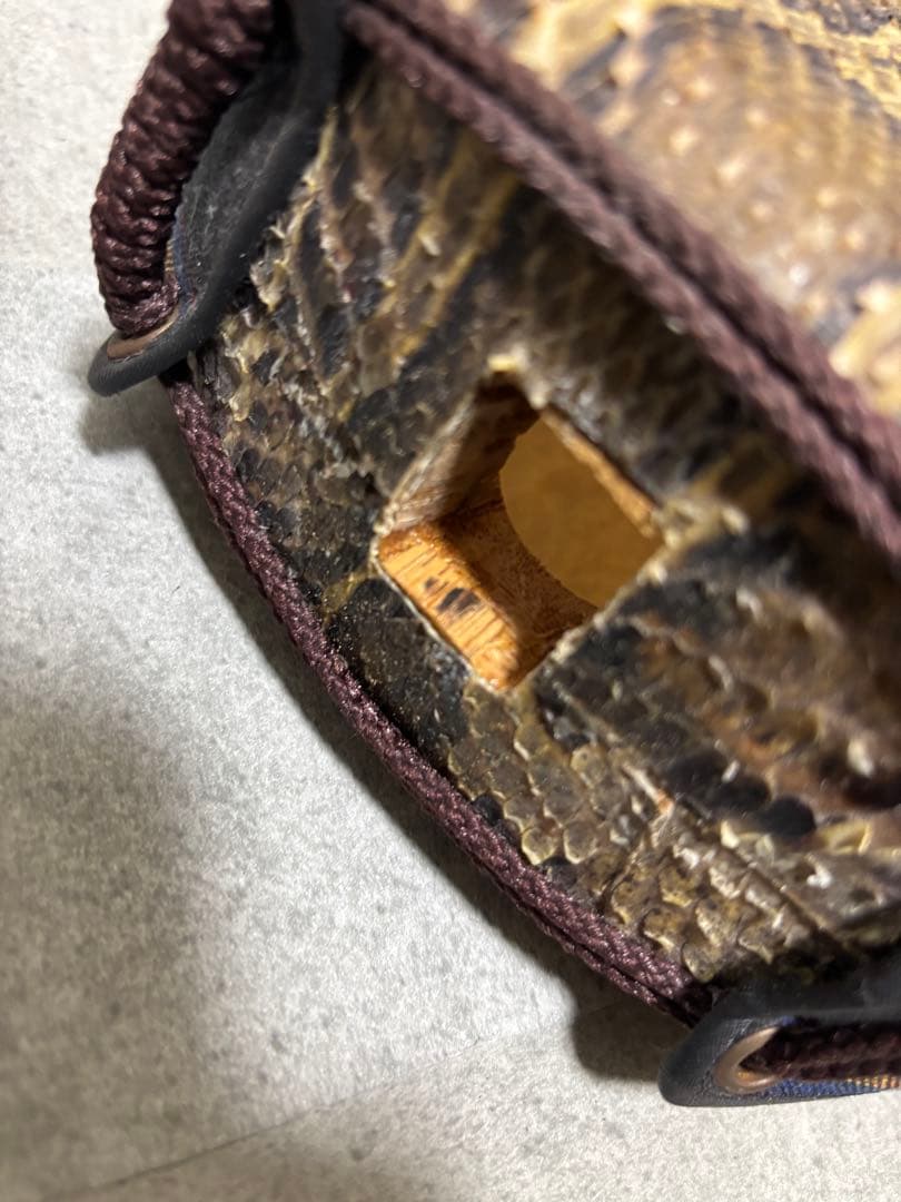 沖縄三線　蛇皮　スタンド付き　爪付き