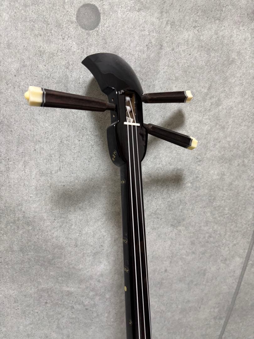 沖縄三線　蛇皮　スタンド付き　爪付き