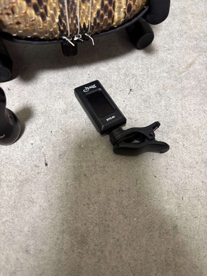 沖縄三線　蛇皮　スタンド付き　爪付き