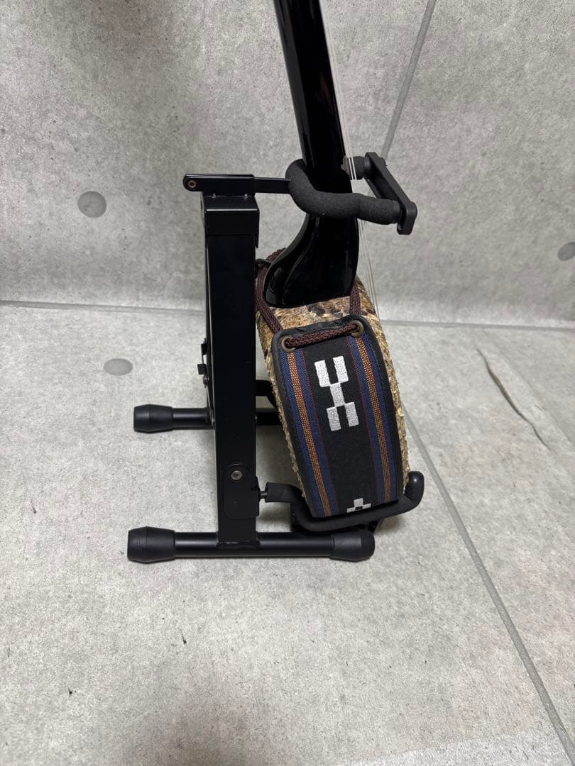 沖縄三線　蛇皮　スタンド付き　爪付き