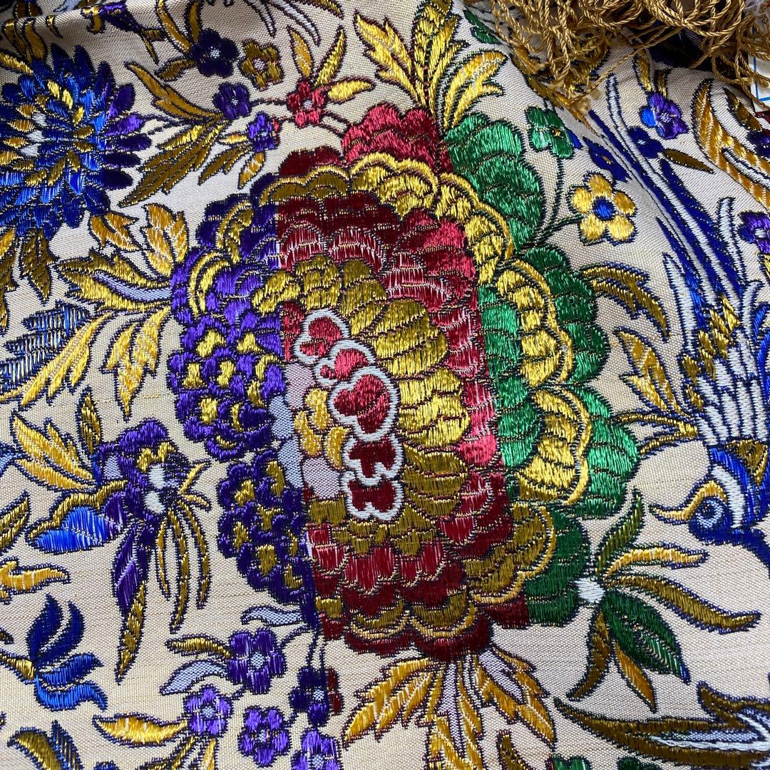 ベッドカバー　　刺繍　織物?