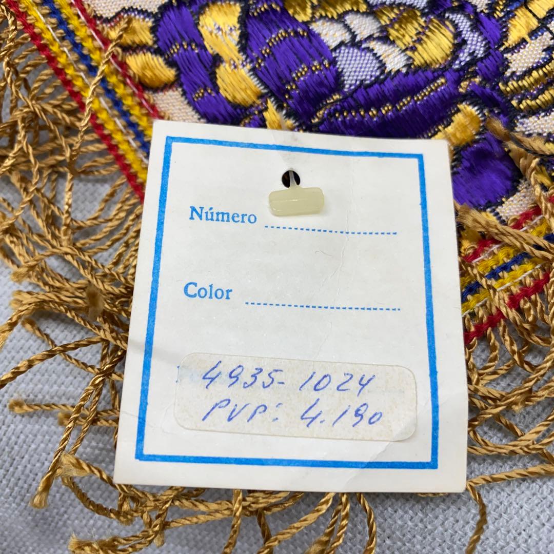 ベッドカバー　　刺繍　織物?