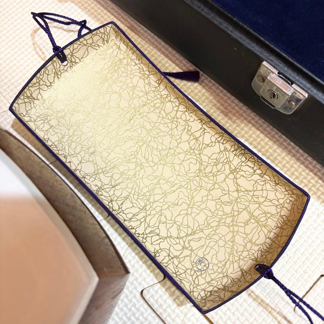 長唄三味線 細棹 紫檀 丸打胴 犬皮 鼈甲撥 山サワリ 糸巻き黒