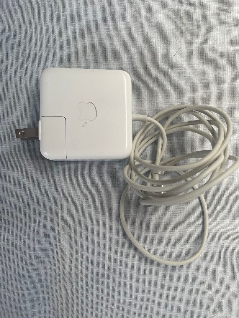 Apple MacBook air 11inch モデルA1465 シルバー