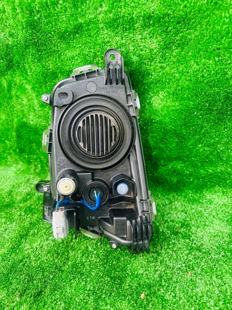 50プリウス 前期型 フォグランプ 右 KOITO 47-83