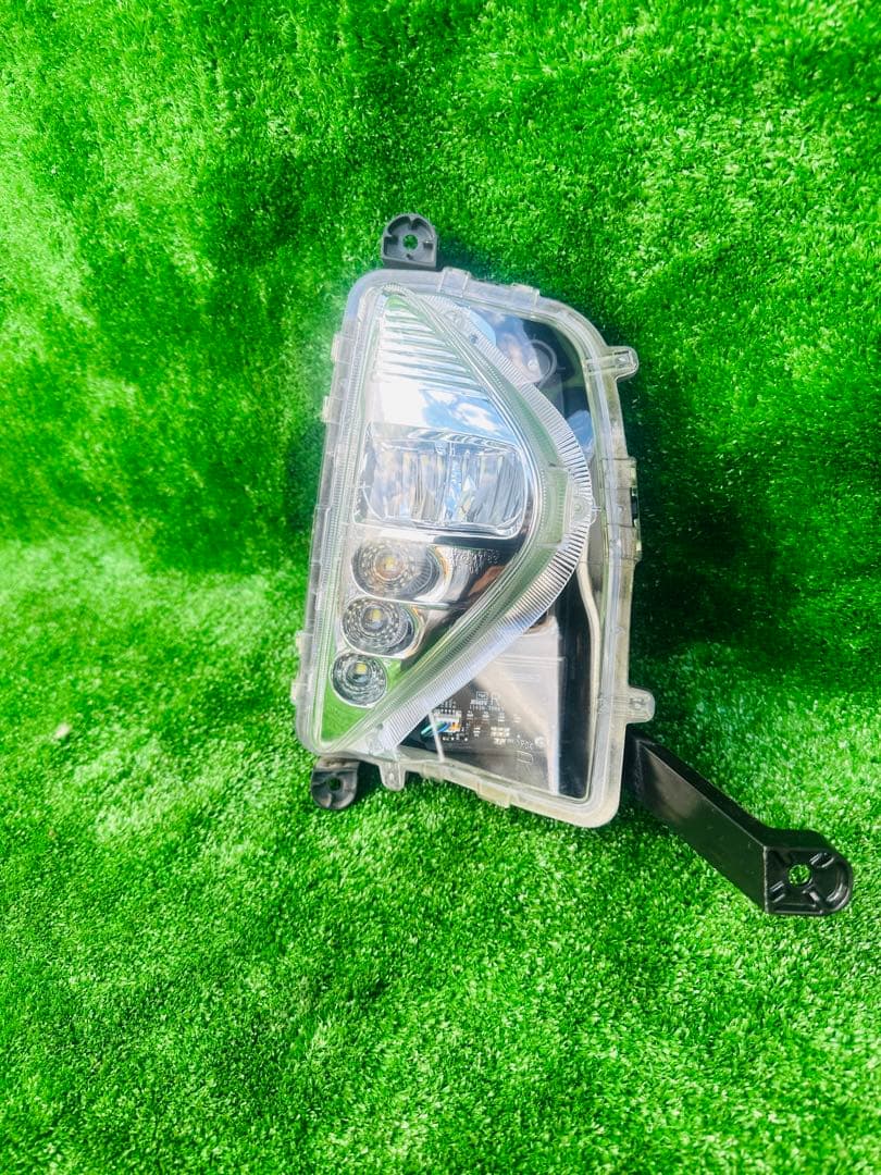 50プリウス 前期型 フォグランプ 右 KOITO 47-83