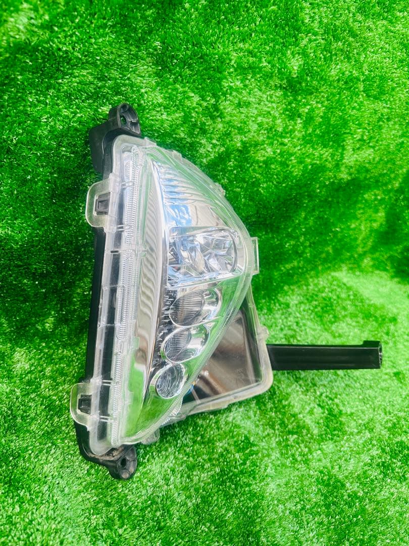 50プリウス 前期型 フォグランプ 右 KOITO 47-83