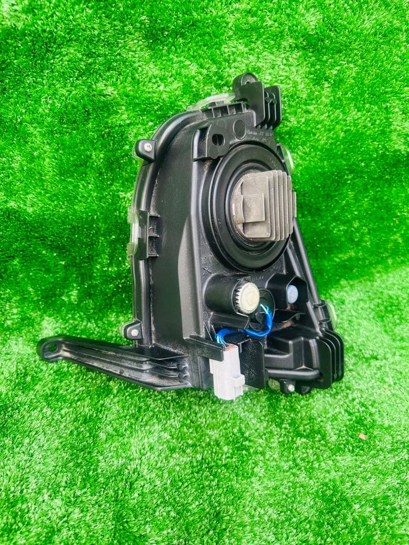 50プリウス 前期型 フォグランプ 右 KOITO 47-83