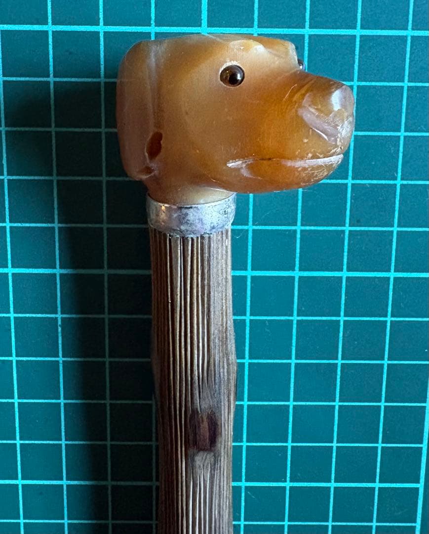 ステッキ(犬の頭部彫刻)の手元