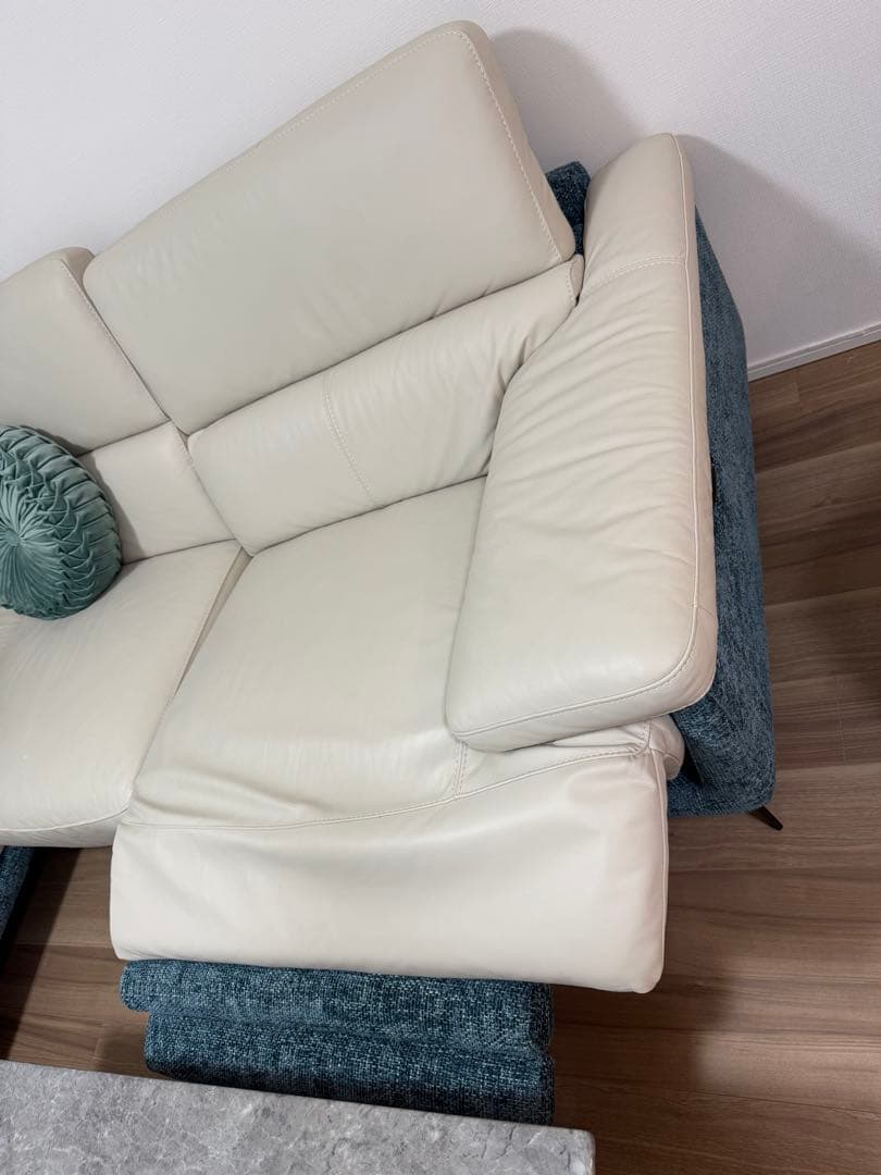 ホワイトレザー L字型ソファとリクライニングチェア