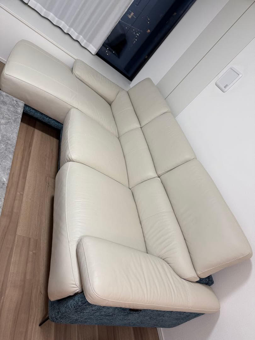 ホワイトレザー L字型ソファとリクライニングチェア