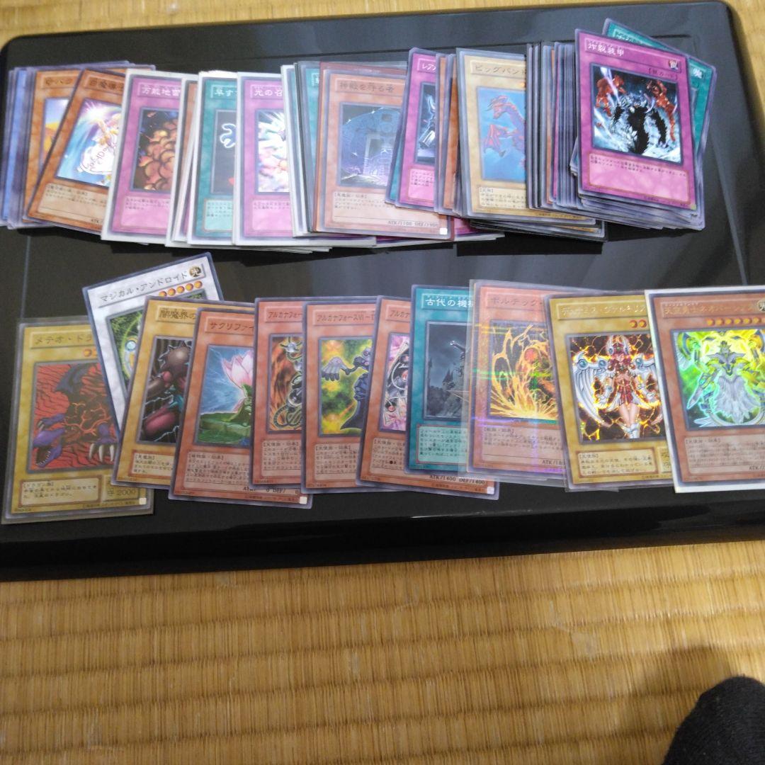 遊戯王 デュエルモンスターズ 缶とカード