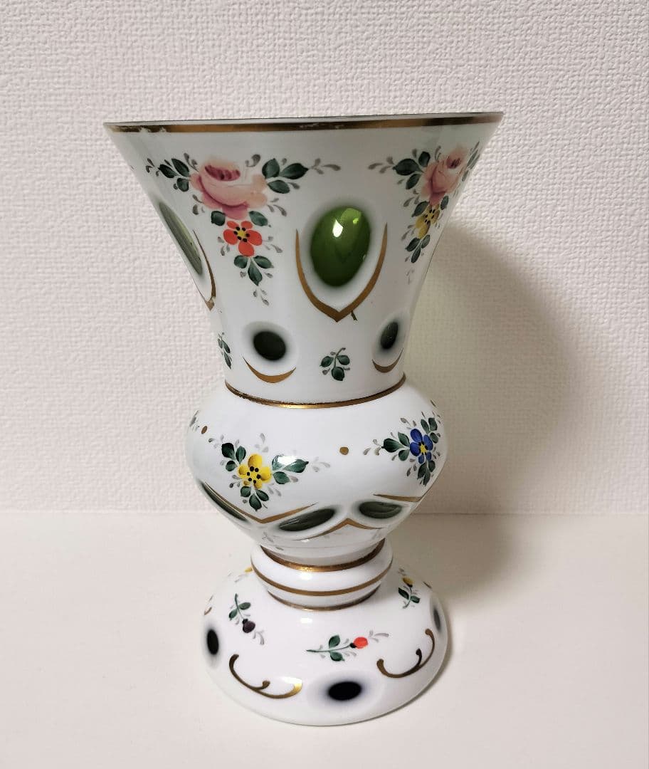 ボヘミアングラス 色被せガラス グリーン 切子 薔薇 花瓶 フラワーベース