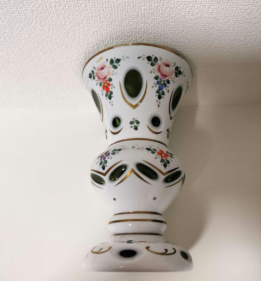 ボヘミアングラス 色被せガラス グリーン 切子 薔薇 花瓶 フラワーベース