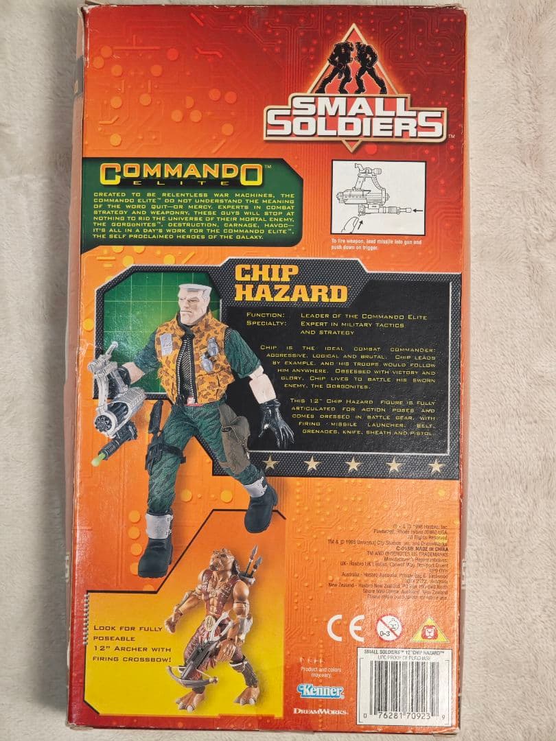 スモールソルジャーズ　チップ・ハザード　フィギュアと下敷き