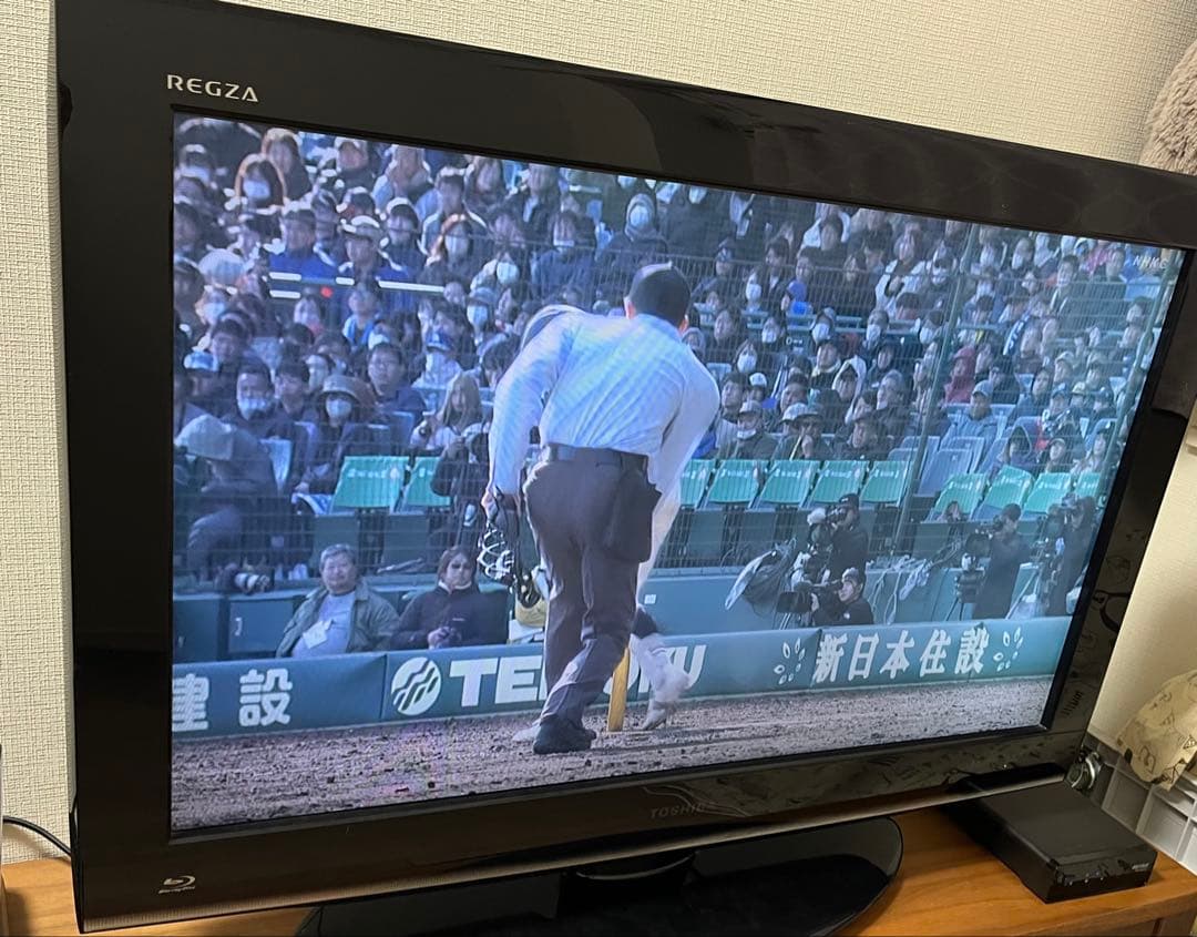TOSHIBA REGZA 32型/ ブルーレイプレーヤー内蔵！