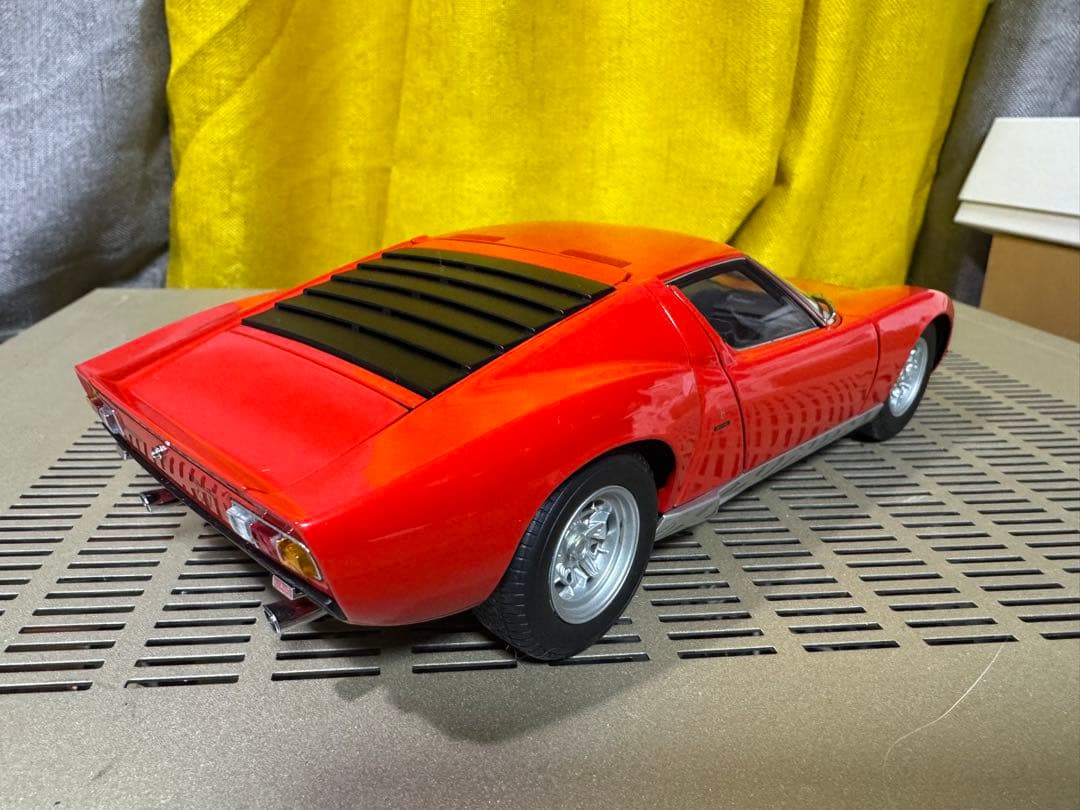オートアート製　ランボルギーニ ミウラ 赤 1/18