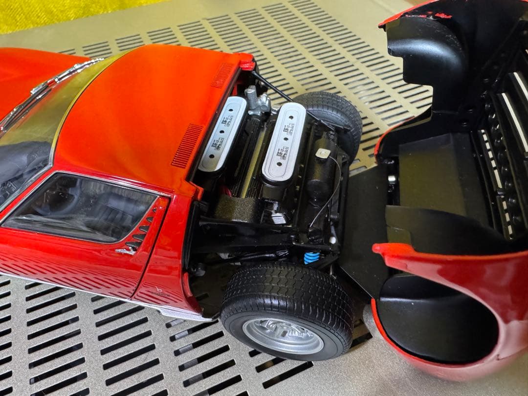 オートアート製　ランボルギーニ ミウラ 赤 1/18