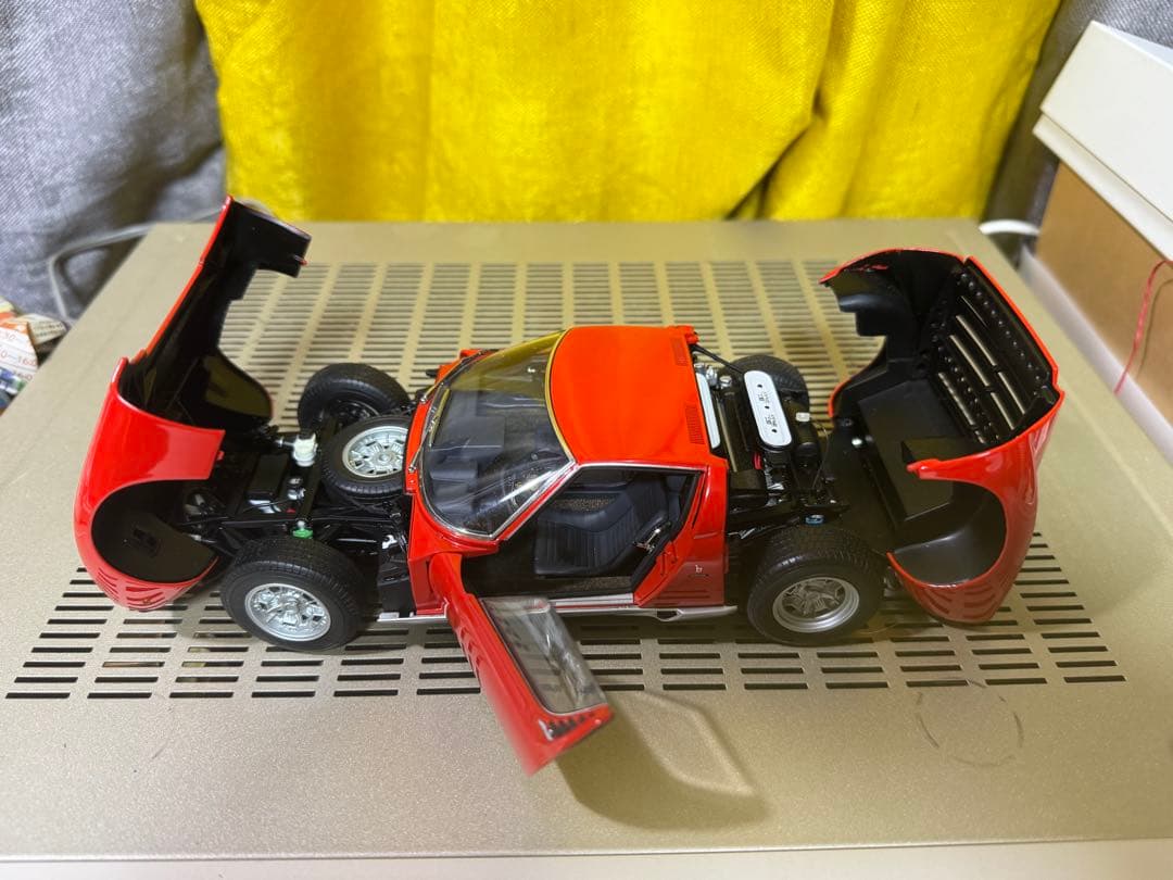 オートアート製　ランボルギーニ ミウラ 赤 1/18
