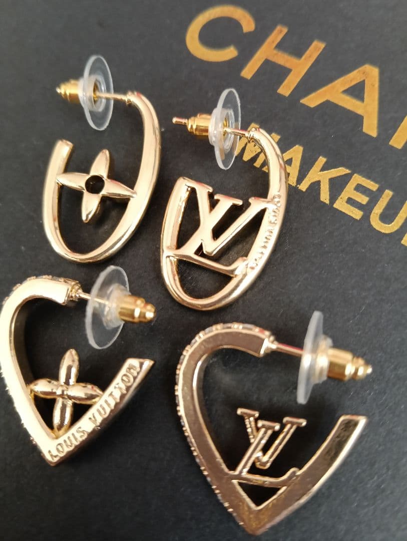 Louis Vuittonノベルティピアス 2個セット