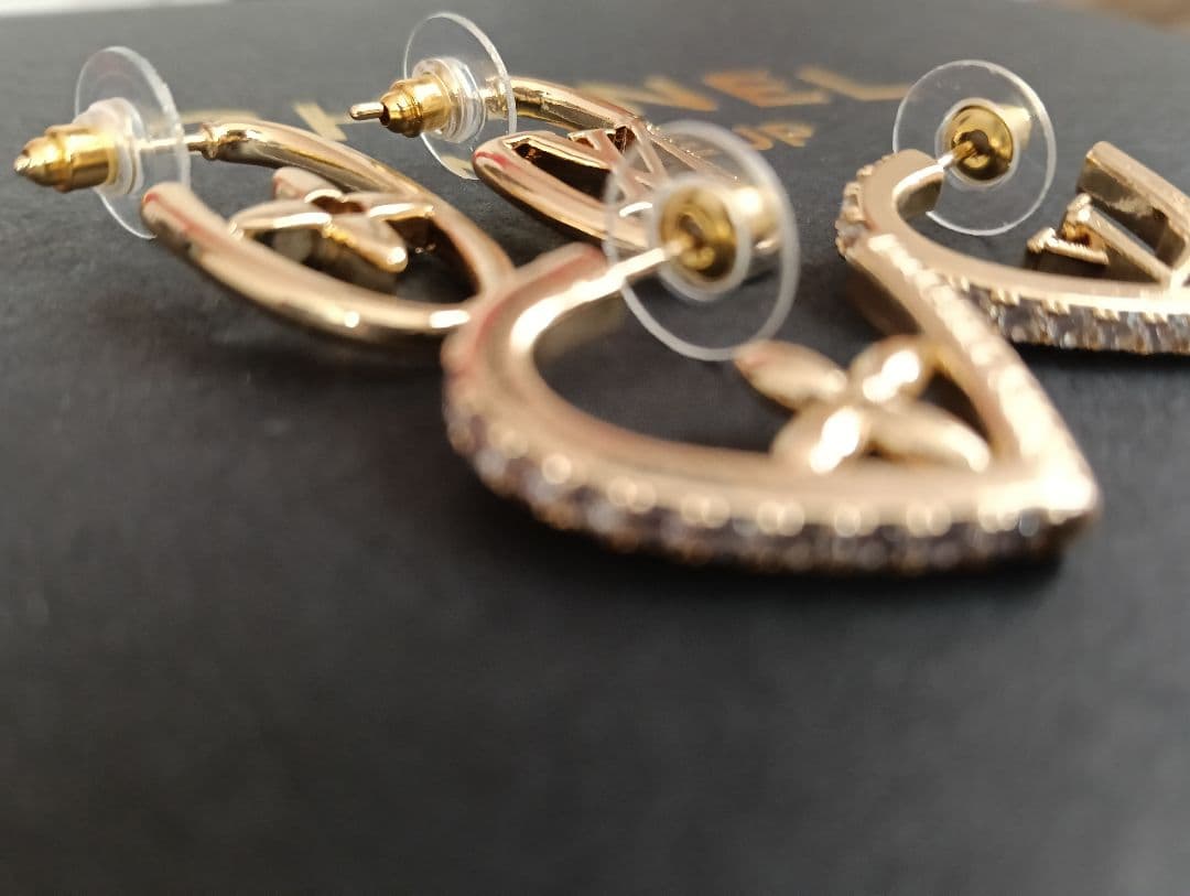 Louis Vuittonノベルティピアス 2個セット