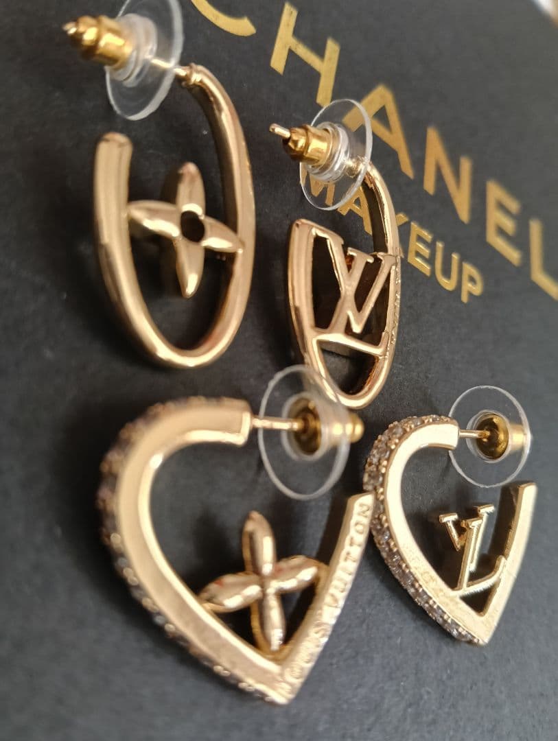 Louis Vuittonノベルティピアス 2個セット