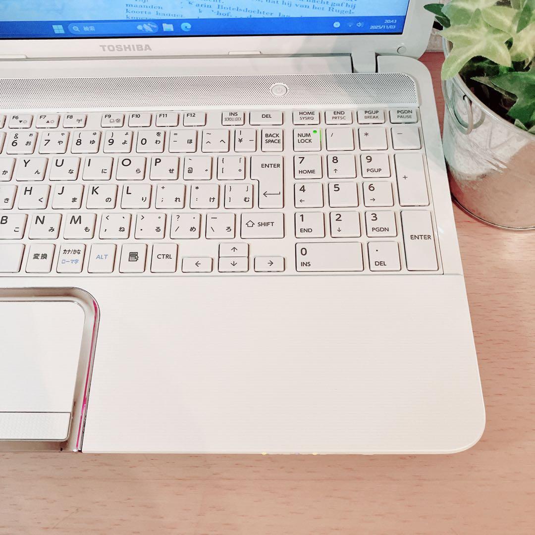 Windows11✨SSDで快適☘️大容量カメラ付すぐ使えるノートパソコン