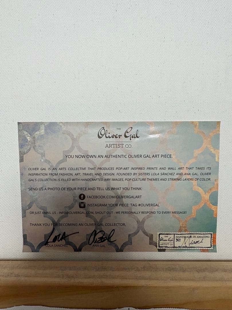 オリバーガル　アート　　壁掛け　　金具付き