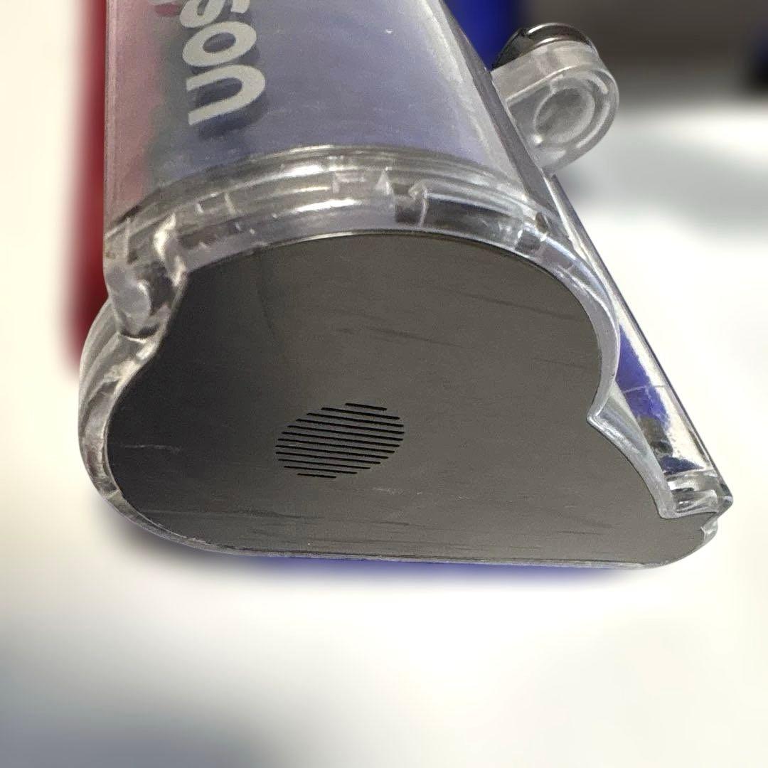 Dyson V8 Fluffy 本体 充電器・アタッチメント付き