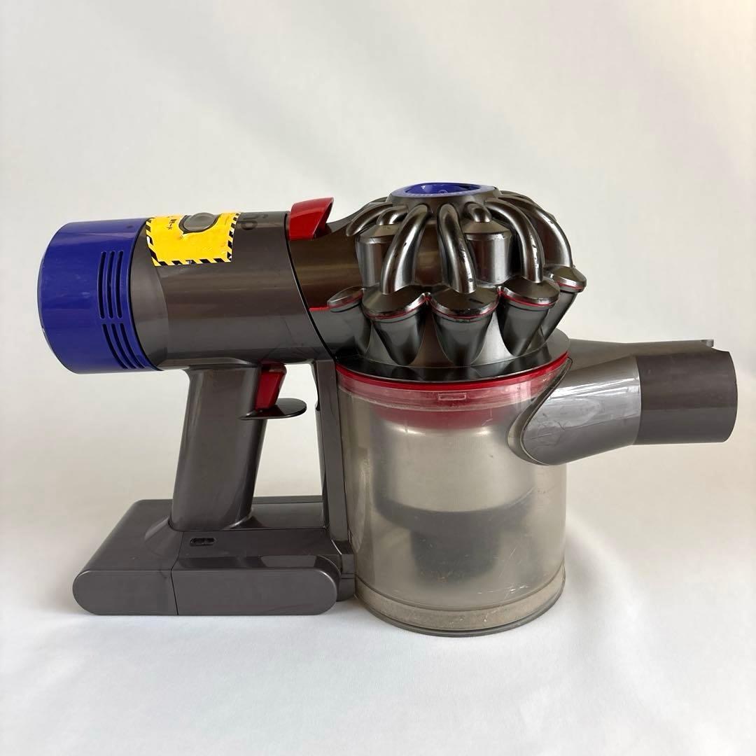 Dyson V8 Fluffy 本体 充電器・アタッチメント付き