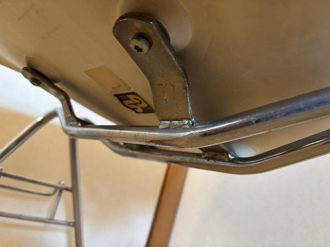 ヴィトラ ハーマンミラー イームズサイドシェルチェア Vitra社　ホワイト①