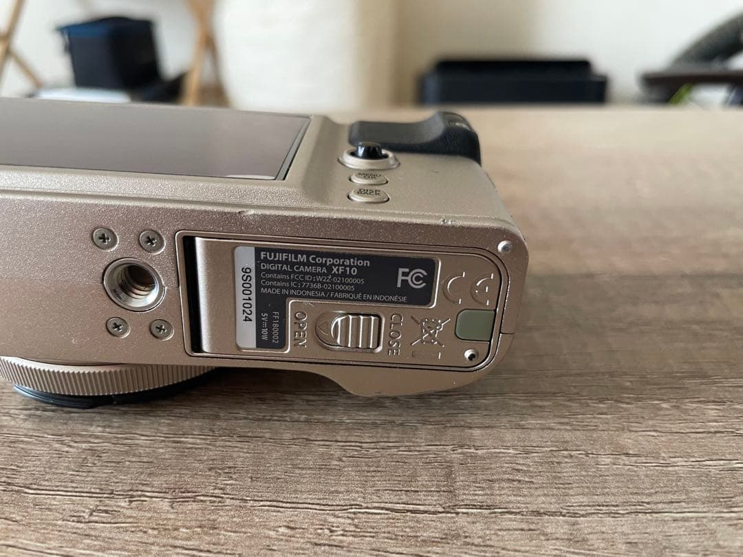 富士フイルム　XF10 APS-Cサイズコンパクトデジカメ