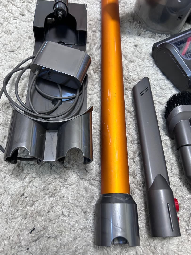 【ジャンク品扱】Dyson V8Fluffy（SV10）