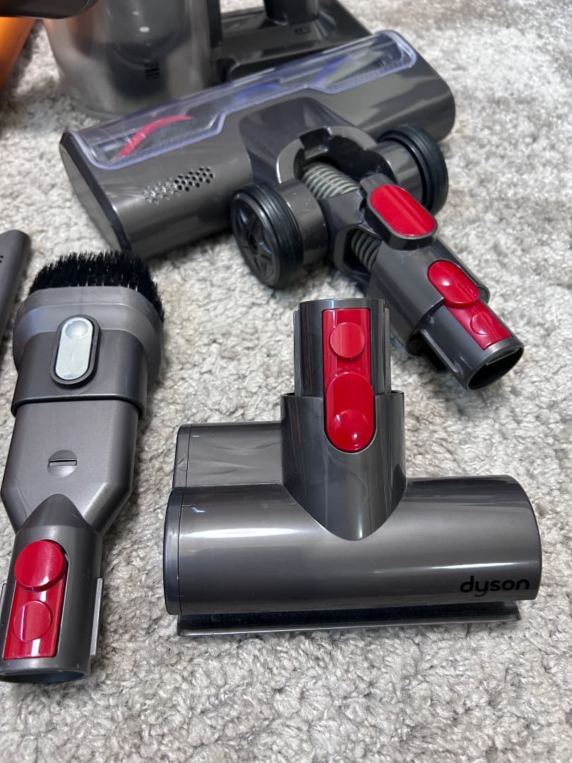 【ジャンク品扱】Dyson V8Fluffy（SV10）