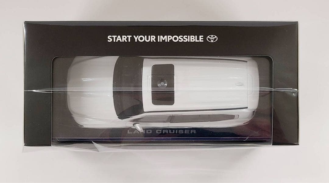 トヨタ　ランドクルーザー300 カラーサンプルミニカー