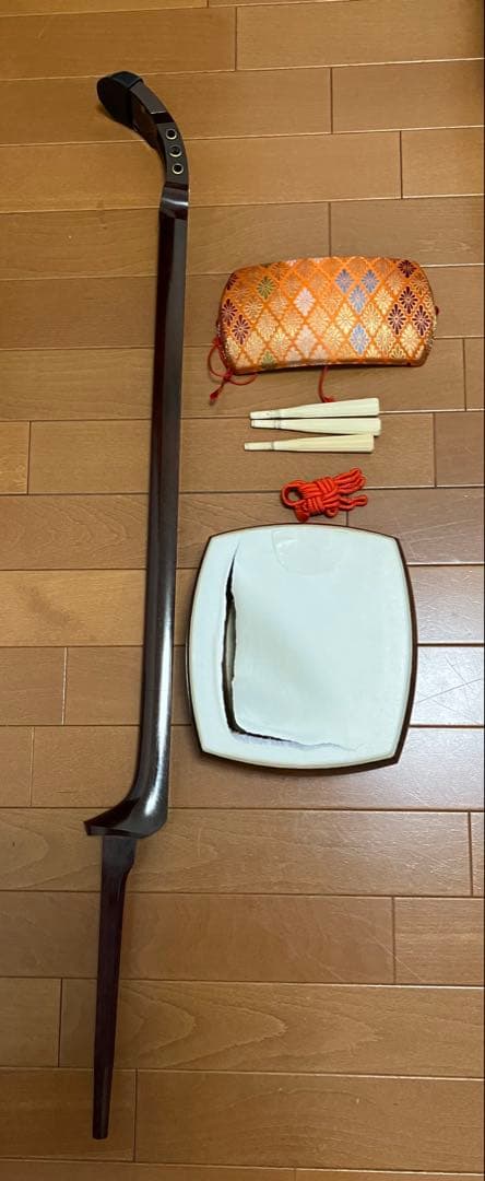 三味線本体 黒色 木製 弓 ケース付き