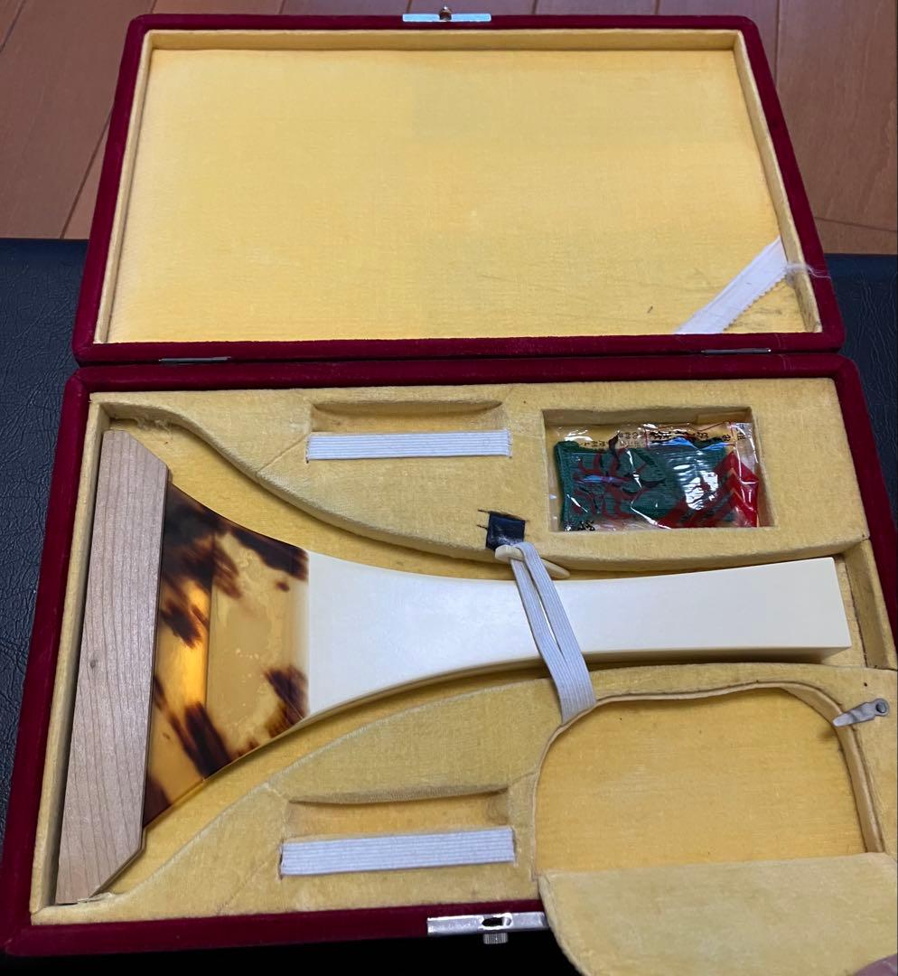 三味線本体 黒色 木製 弓 ケース付き