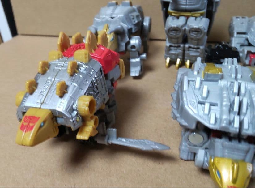 トランスフォーマー ボルカニカス と スラッシュ