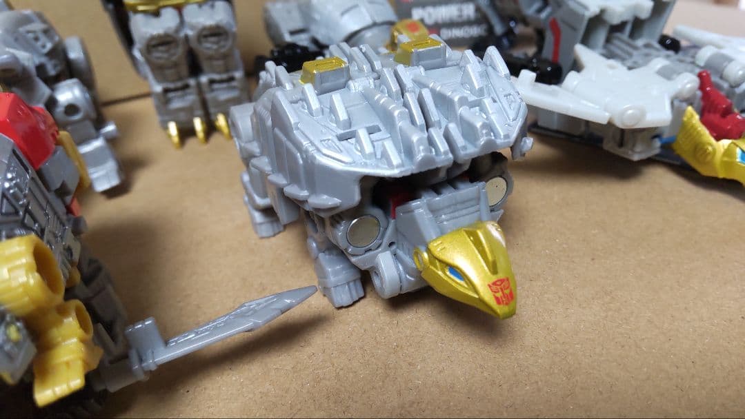 トランスフォーマー ボルカニカス と スラッシュ