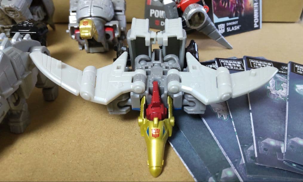 トランスフォーマー ボルカニカス と スラッシュ