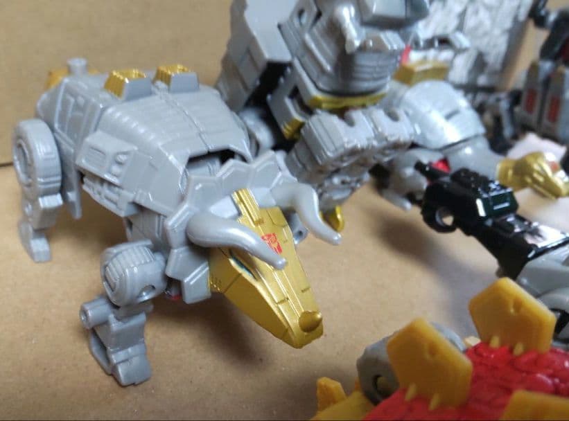 トランスフォーマー ボルカニカス と スラッシュ