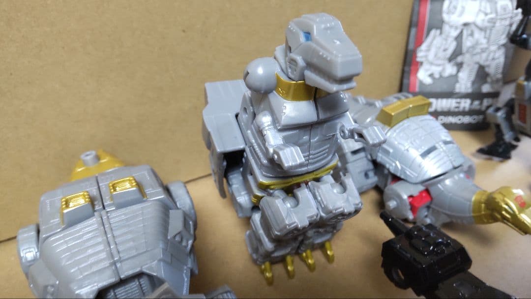 トランスフォーマー ボルカニカス と スラッシュ