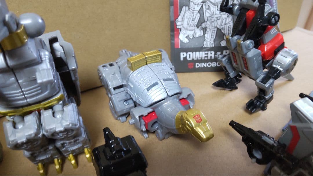 トランスフォーマー ボルカニカス と スラッシュ