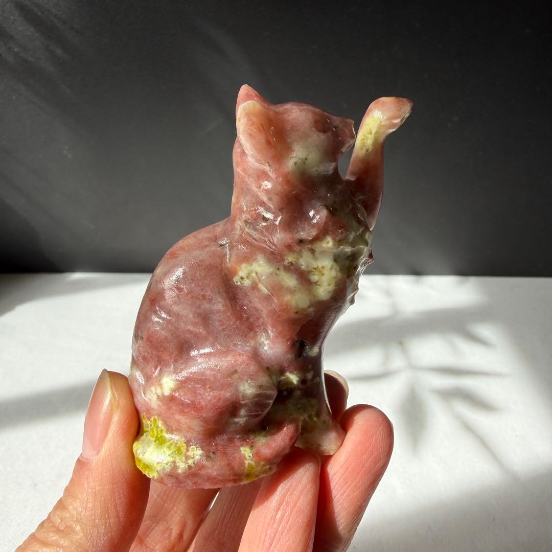 【ひらりん】天然石桃花玉の猫ちゃん　置物　彫物NO.022309