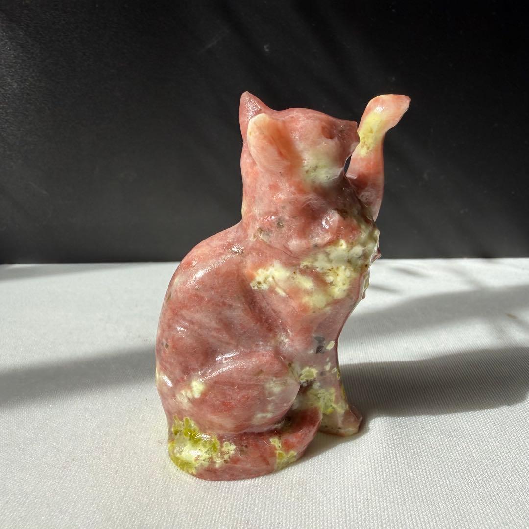 【ひらりん】天然石桃花玉の猫ちゃん　置物　彫物NO.022309