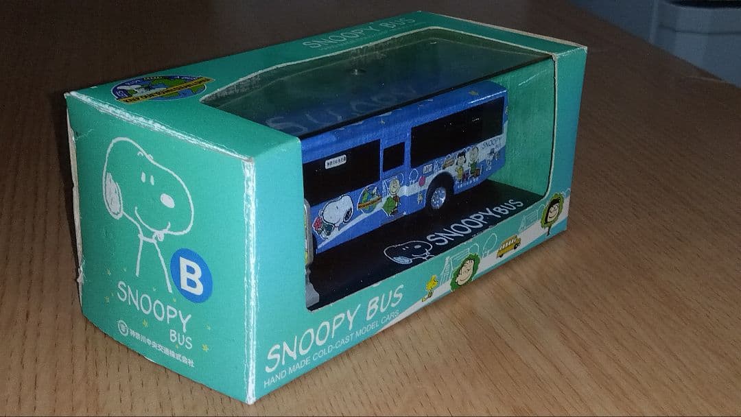 神奈中バス　スヌーピーバス2台