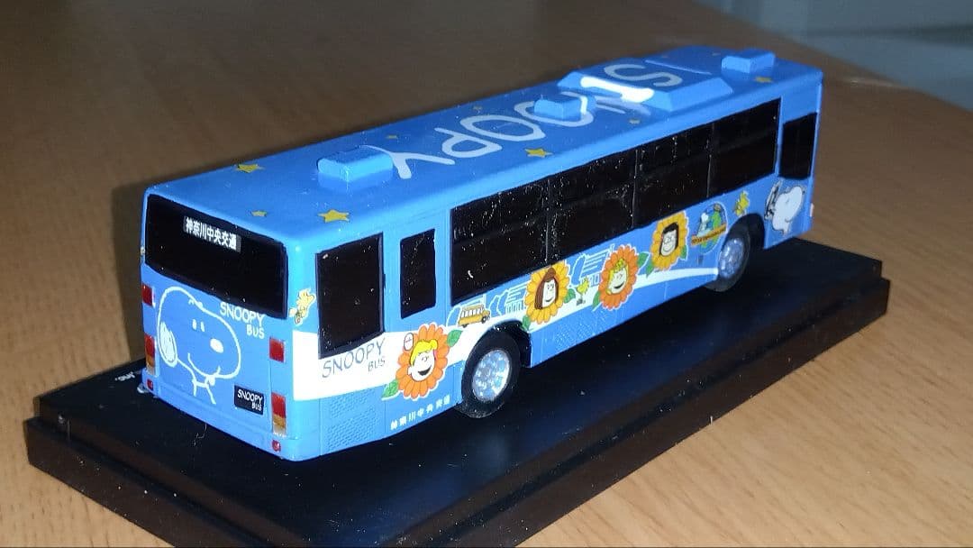神奈中バス　スヌーピーバス2台