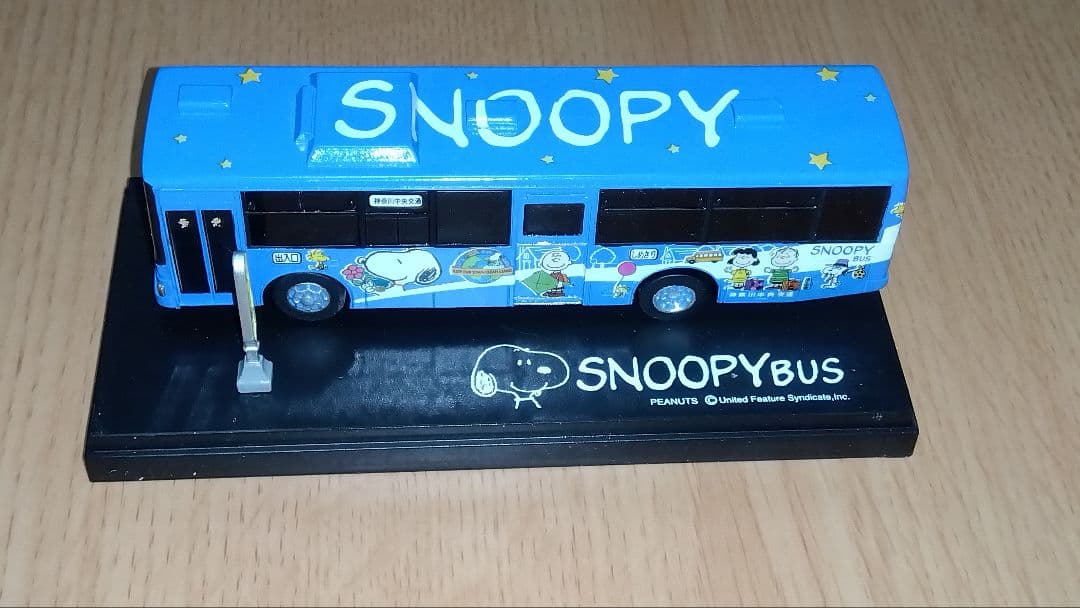 神奈中バス　スヌーピーバス2台