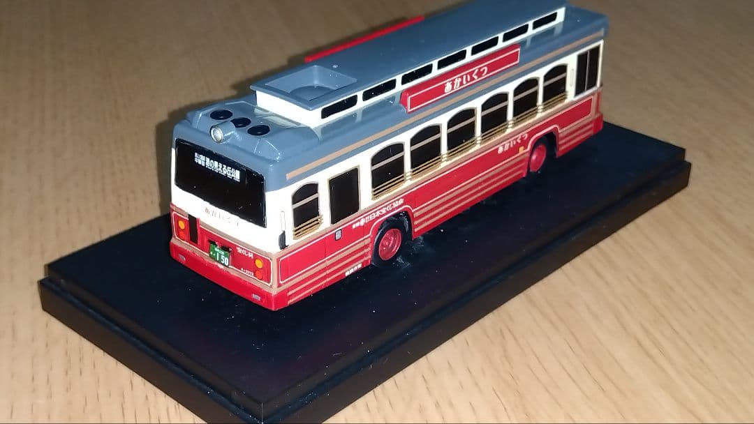 横浜市営バス「あかいくつ」&神奈中バス　スヌーピーバス2台